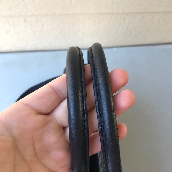 Beautiful Michael Kors Leather Purse - Picture 4 of 12